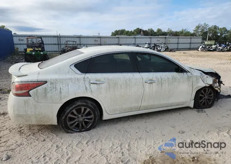 2015 Nissan Altima 2.5 из США, поврежденный, VIN 1N4AL3AP5FC580335